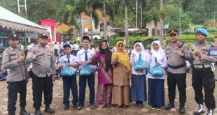 Bantuan Sembako di SMPN 6 Padang